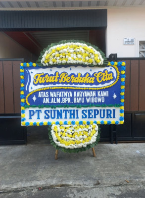 Papan Bunga Duka di Pulau Karomah