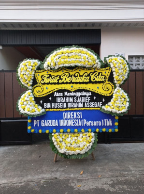 Papan Bunga Duka di Pulau Karomah