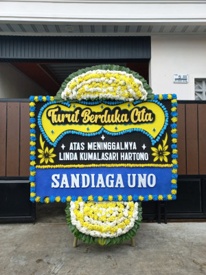 Papan Bunga Duka di Pulau Karomah